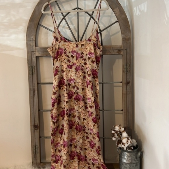 Floerns Dress - Picture 9 of 11